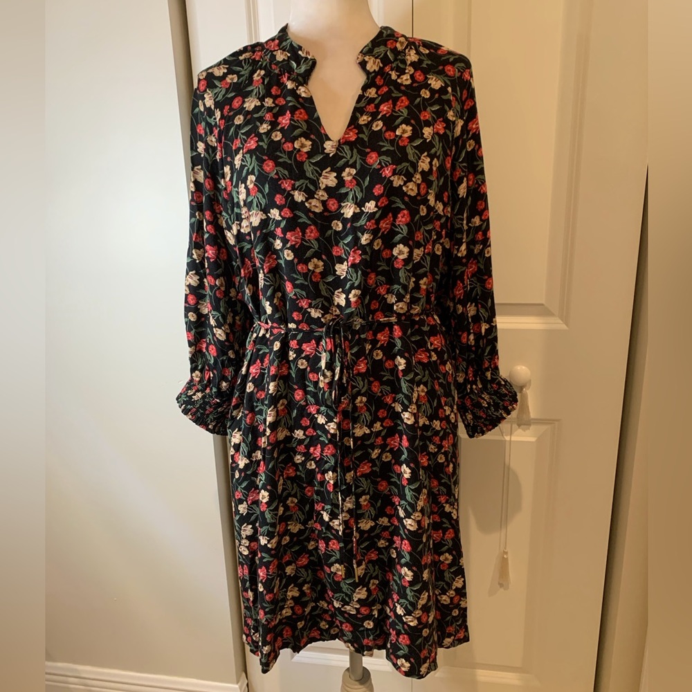 Draper James Elbow Sleeve Loose Fit Shift Dress ๐ - Picture 3 of 8